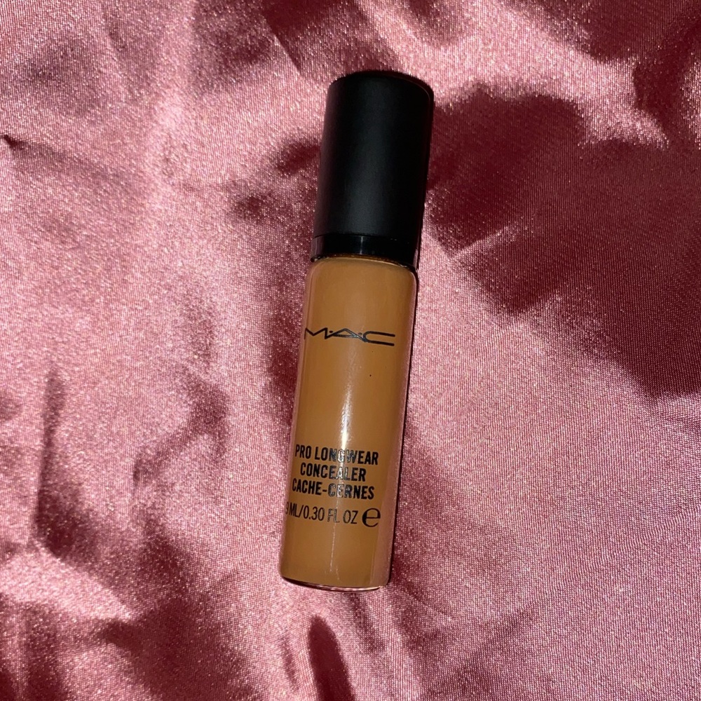Mac Cosmetics Concealer
